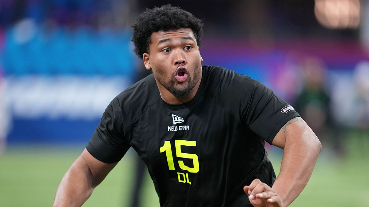Oregon defensive lineman Derrick Harmon (DL15) participates in drills during the 2025 NFL Combine at Lucas Oil Stadium.