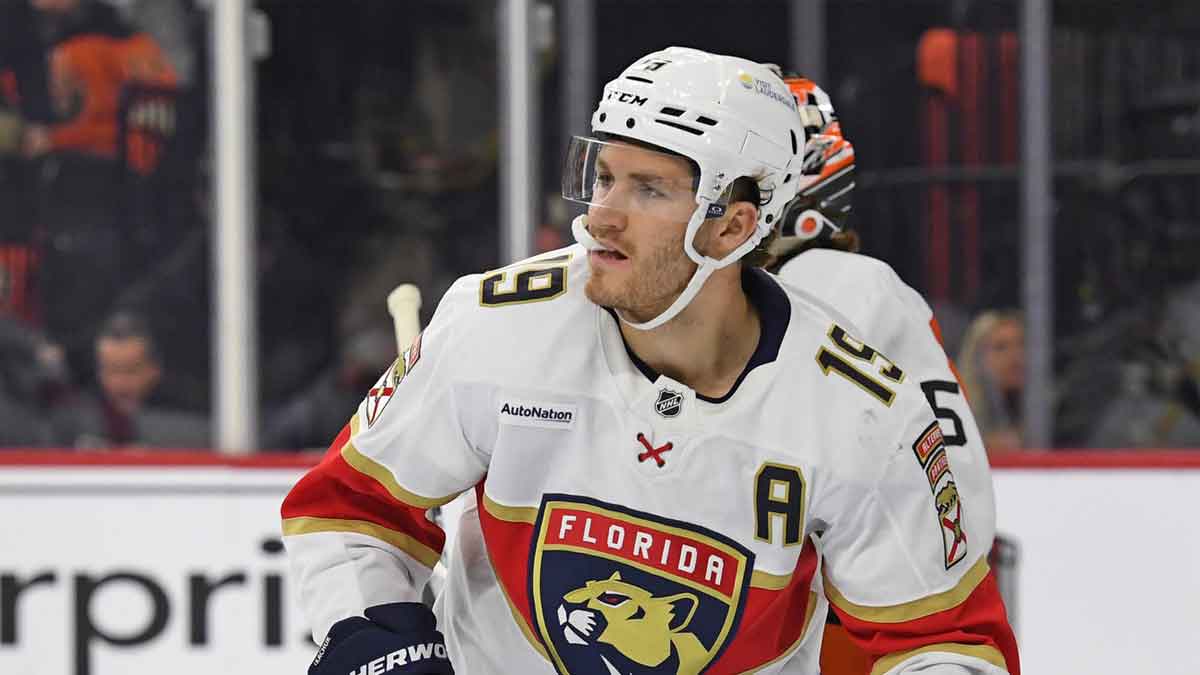Panthers’ Matthew Tkachuk makes instant 2-goal imapct in Game 1