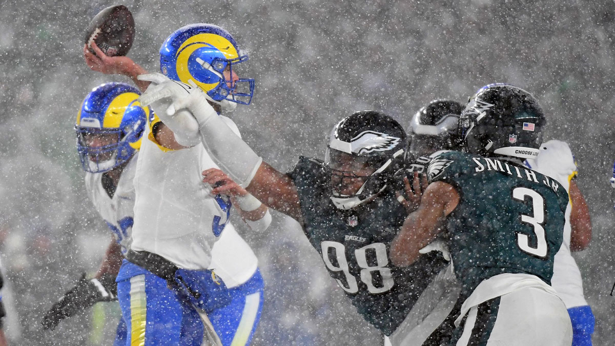 Los Angeles Rams quarterback Matthew Stafford (9) is pressured by Philadelphia Eagles defensive tackle Jalen Carter (98) during the fourth quarter in a 2025 NFC divisional round game at Lincoln Financial Field.