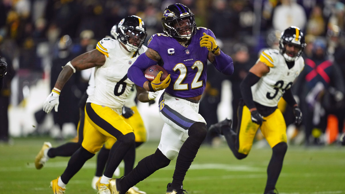 Baltimore Ravens running back Derrick Henry (22) runs to score a touchdown against the Pittsburgh Steelers in the third quarter in an AFC wild card game at M&T Bank Stadium.