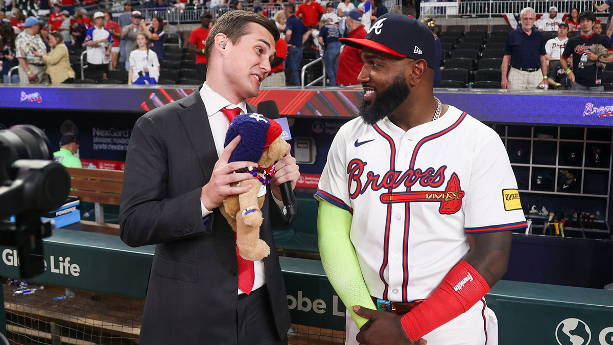 Braves reporter goes viral after asking for fan’s number on-air