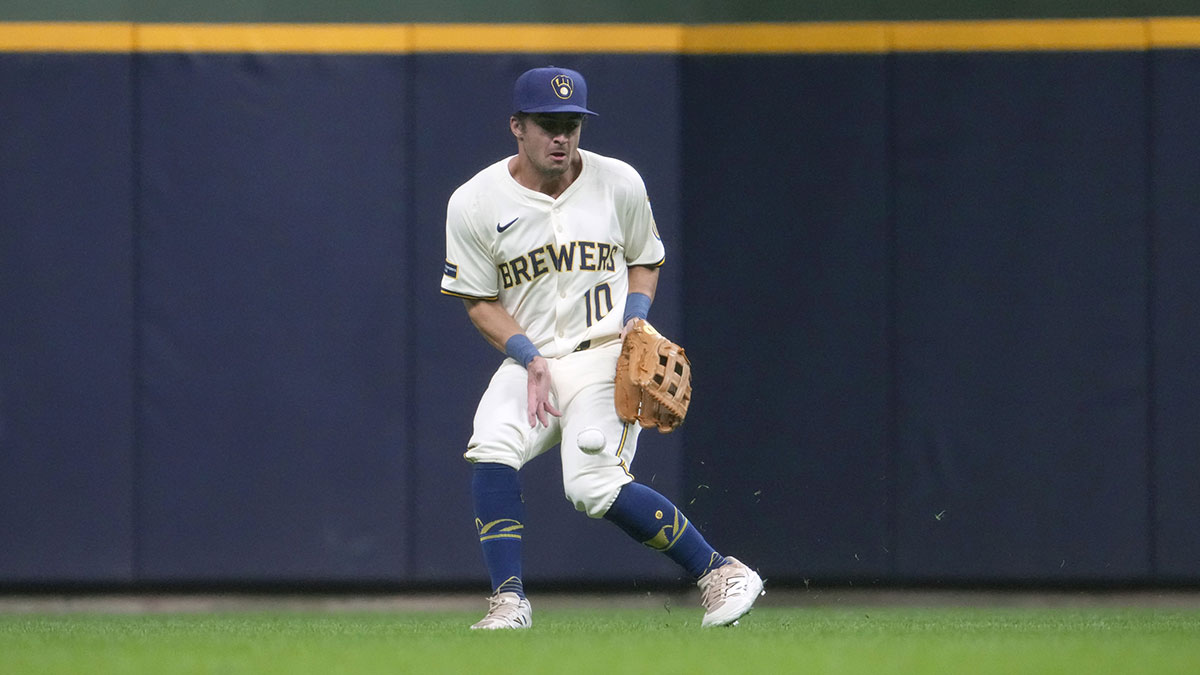 Apr 1, 2025; Milwaukee, Wisconsin, USA; Milwaukee Brewers outfielder Sal Frelick (10) bobbles the ball as he attempts to make a play against the Kansas City Royals in the second inning at American Family Field.