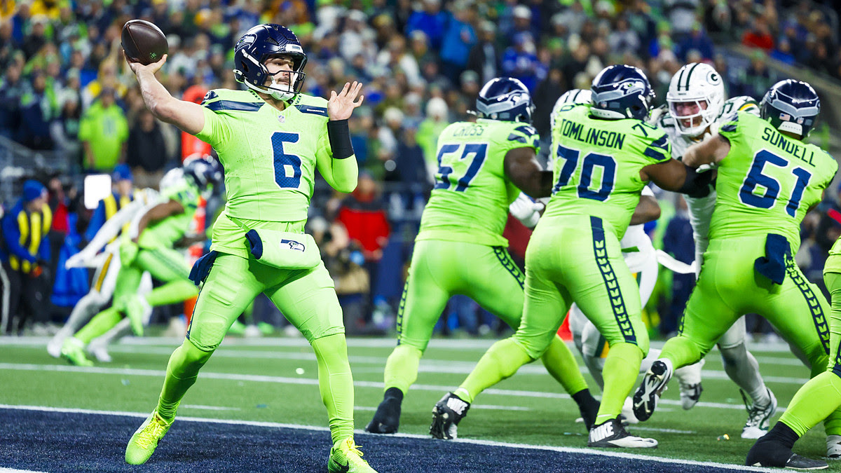 Seahawks quarterback Sam Howell (6) passes against the Green Bay Packers during the fourth quarter at Lumen Field.