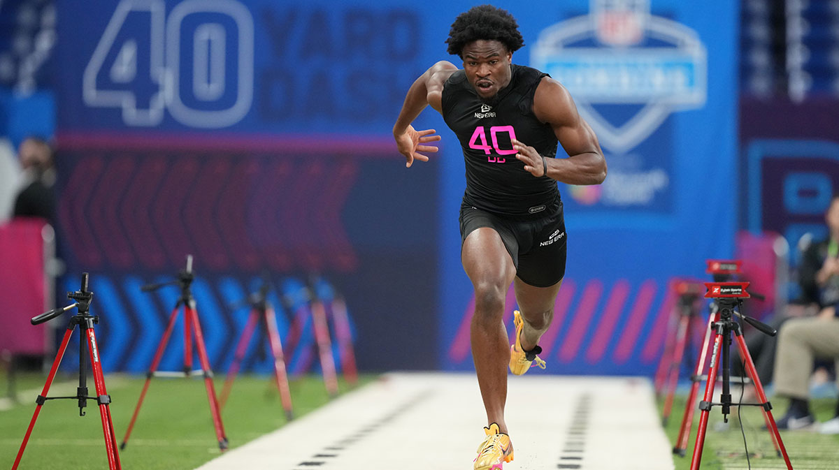 South Carolina defensive back Nick Emmanwori (DB40) runs in the 40 yard dash during the 2025 NFL Combine at Lucas Oil Stadium.