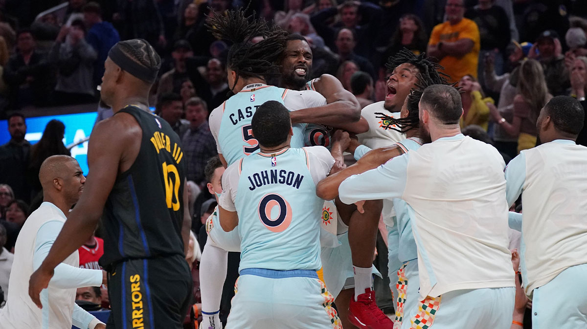 San Antonio Spurs forward Harrison Barnes (40) leaps into the arms of San Antonio Spurs guard Stephon Castle (5) after hitting a three point basket at the buzzer over Golden State Warriors forward Jimmy Butler III (10) for the win in the fourth period at Chase Center.