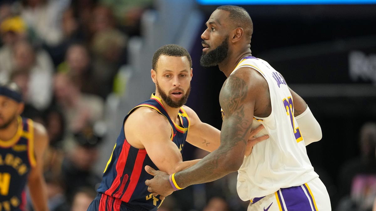 Golden State Warriors guard Stephen Curry (left) defends against Los Angeles Lakers forward LeBron James (right) during the fourth quarter at Chase Center.