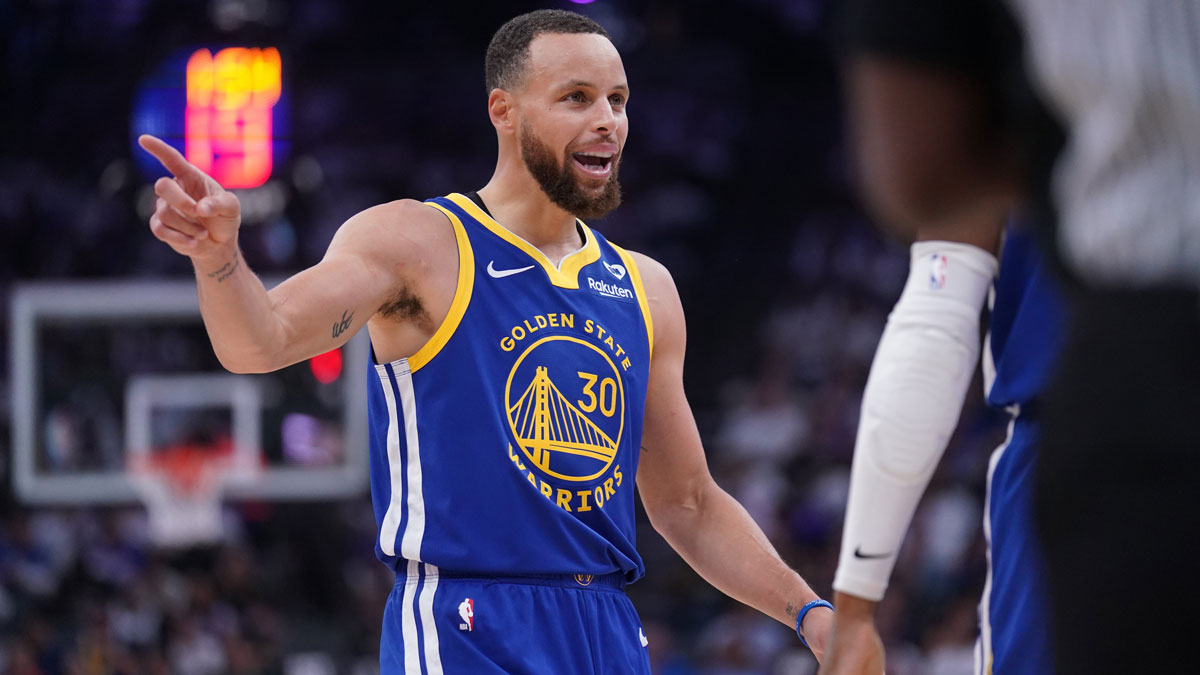 Golden State Warriors guard Stephen Curry (30) talks with teammates after a play against the Sacramento Kings in the second quarter during a play-in game of the 2024 NBA playoffs at the Golden 1 Center.
