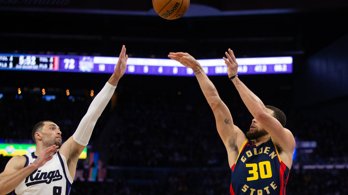 Golden State Warriors guard Stephen Curry (30) shoots over Sacramento Kings guard Zach LaVine (8) during the third quarter at Chase Center.