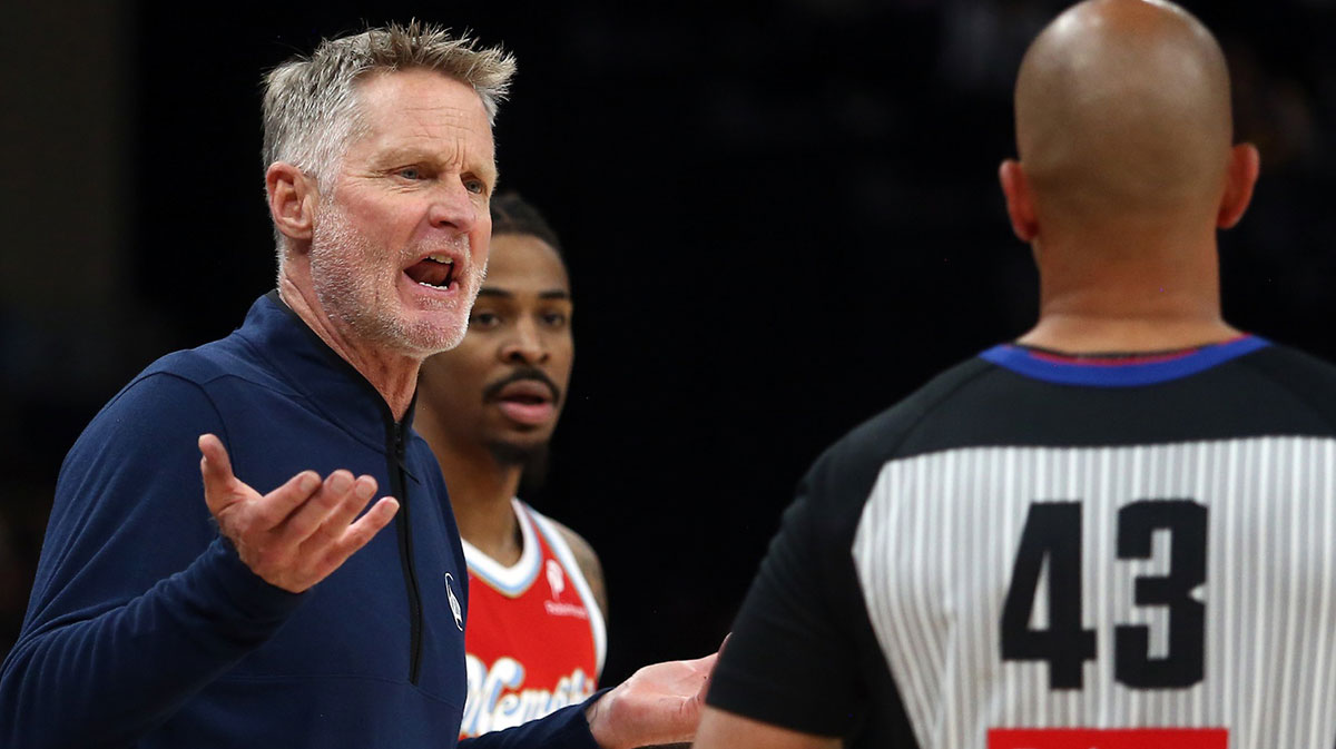 Golden State Warriors head coach Steve Kerr reacts toward the official during the third quarter against the Memphis Grizzlies at FedExForum.