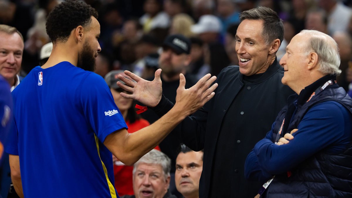 Golden State Warriors guard Stephen Curry (left) greets Steve Nash prior to the game against the Phoenix Suns at Footprint Center.