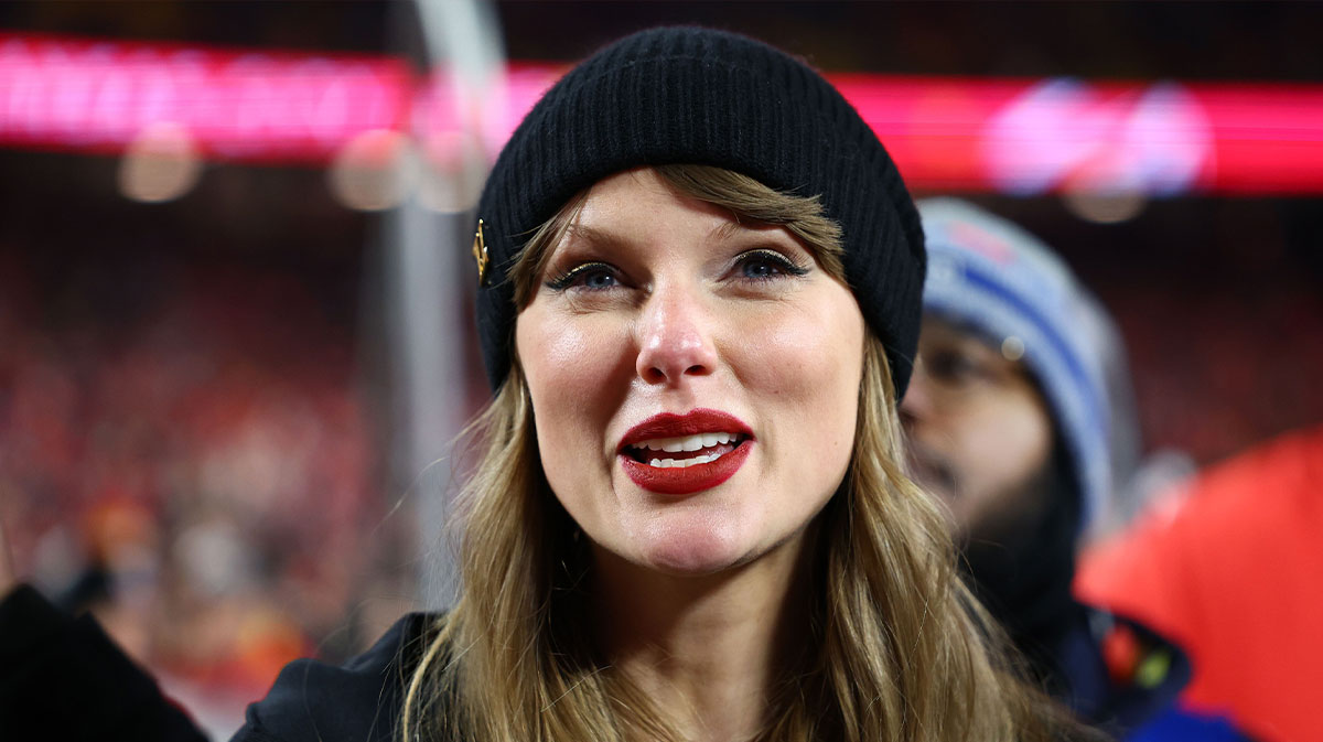 Taylor Swift, who Tyra Banks thinks should star in the remake of The Bodyguard with Idris Elba, at the AFC Championship game.