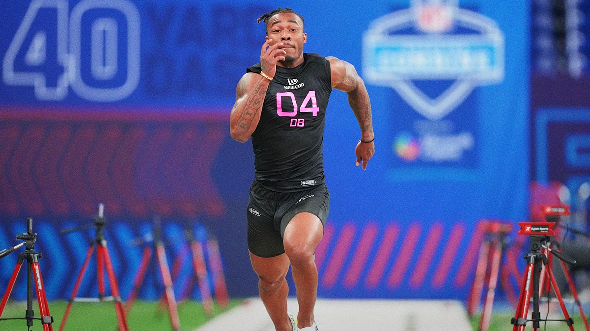 Texas defensive back Jahdae Barron (DB04) runs in the 40 yard dash during the 2025 NFL Combine at Lucas Oil Stadium.