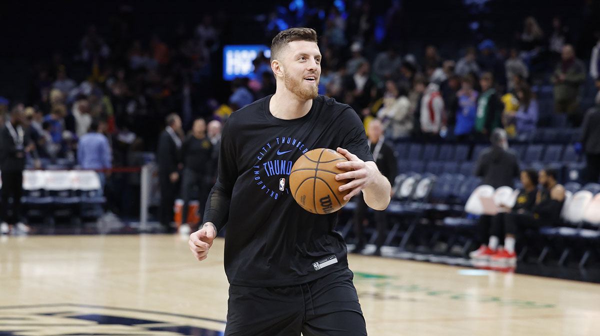 Thunder center Isaiah Hartenstein (55) warms up before the start of a game against the Los Angeles Lakers at Paycom Center.
