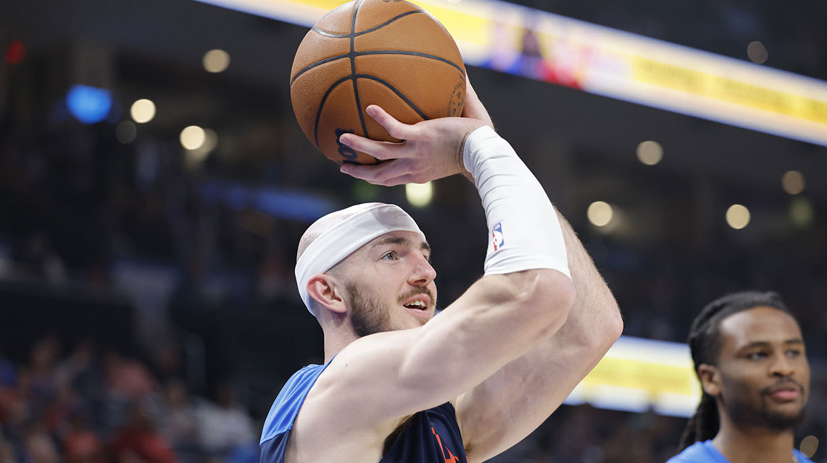 Thunder guard Alex Caruso (9) warms up before the start of a game against the Chicago Bulls at Paycom Center