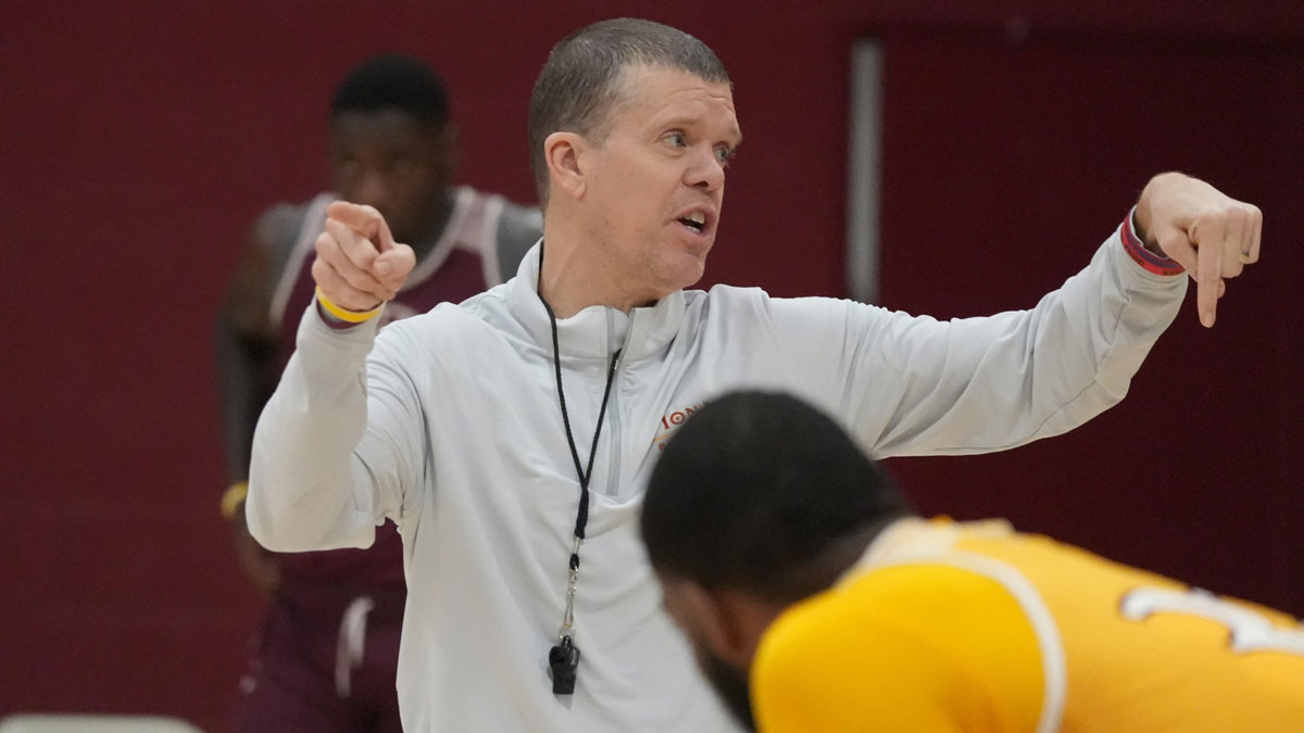 Iona College men's basketball head coach Tobin Anderson runs a practice at their Bronxville gym Nov. 22, 2024.