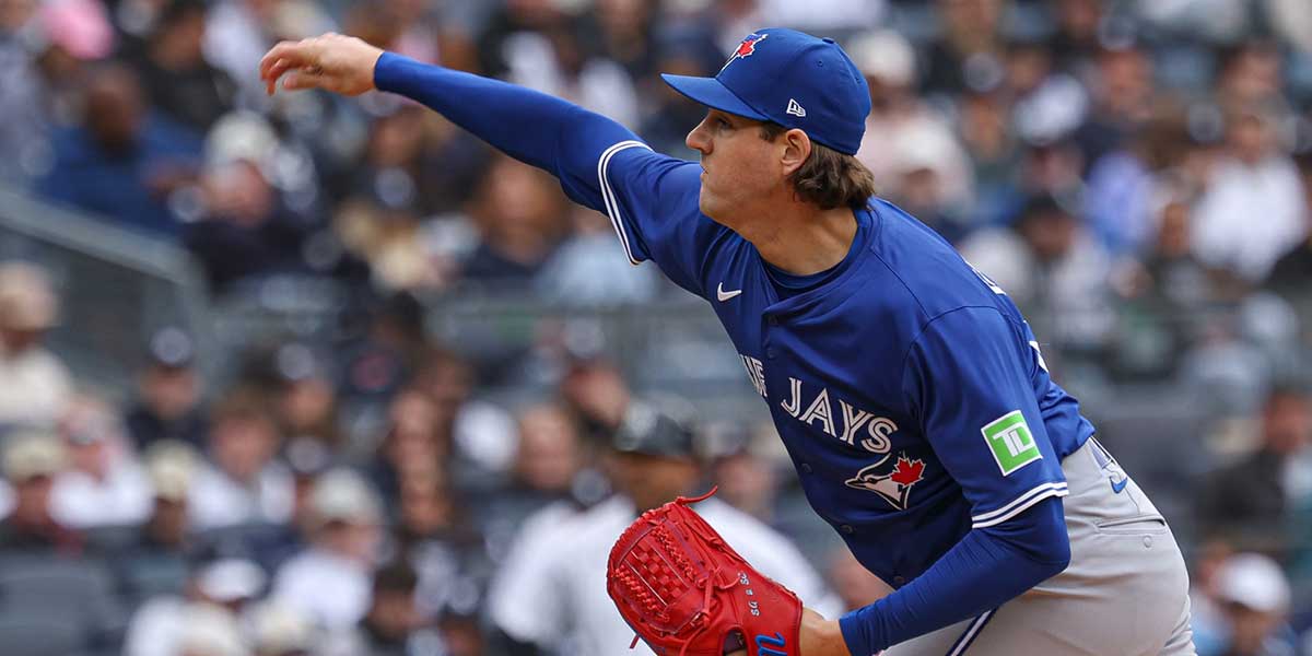 New York, USA; Toronto Blue Jays starting pitcher Kevin Gausman (34) delivers a pitch during the first inning against the New York Yankees at Yankee Stadium.