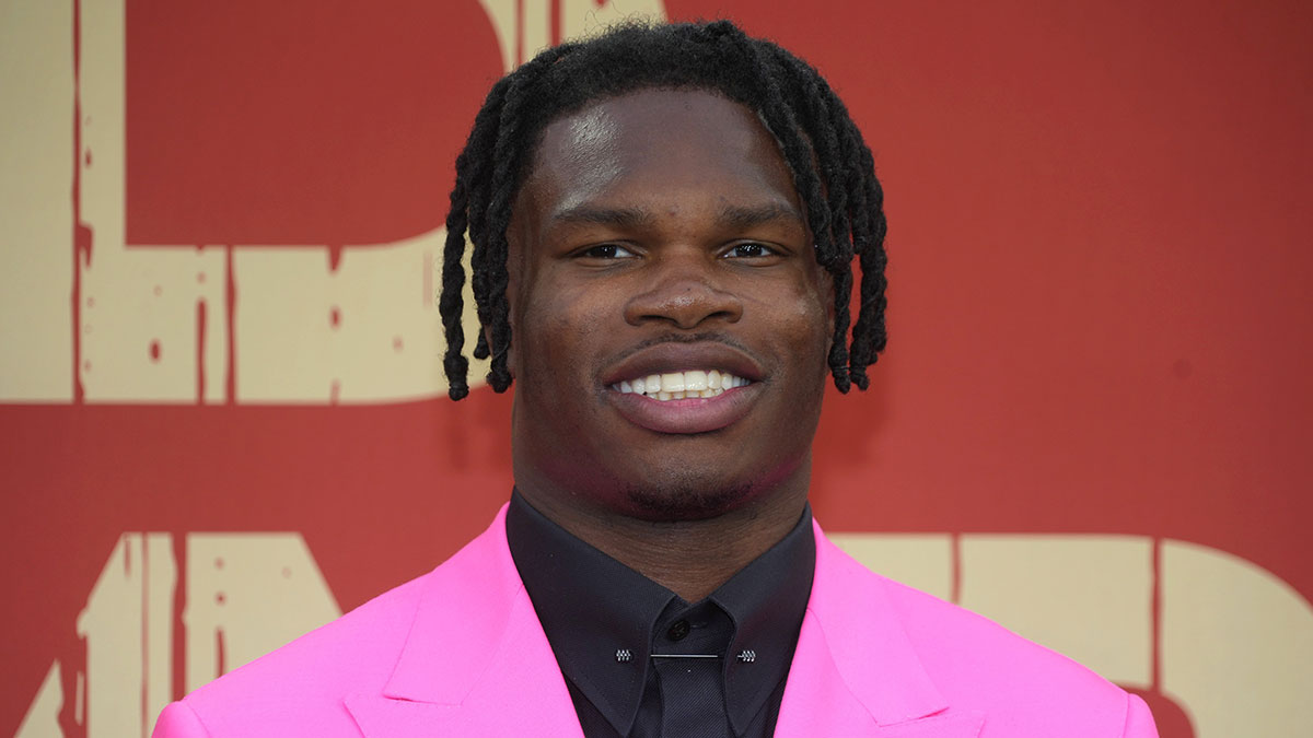 Colorado Buffaloes wide receiver Travis Hunter on the red carpet before the 2025 NFL Draft at Lambeau Field.