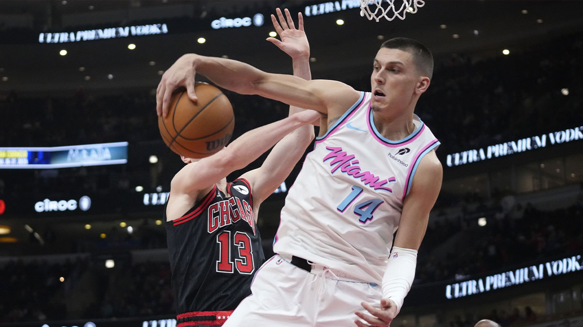 Miami Heat guard Tyler Herro (14) and Chicago Bulls guard Kevin Huerter (13) go for the ball during the first quarter at United Center.