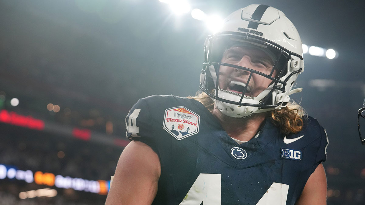 Penn State Nittany Lions tight end Tyler Warren (44) celebrates his touchdown catch against the Boise State Broncos during their Vrbo Fiesta Bowl matchup
