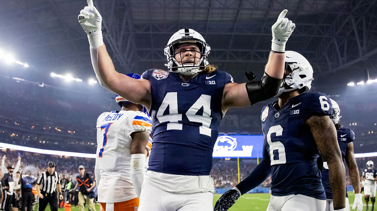 Penn State Nittany Lions tight end Tyler Warren (44) celebrates after scoring a touchdown against the Boise State Broncos in the Fiesta Bowl at State Farm Stadium.