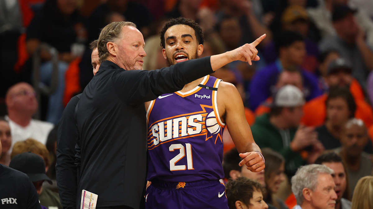 Phoenix Suns head coach Mike Budenholzer with guard Tyus Jones (21) against the Dallas Mavericks in the home opener at Footprint Center.