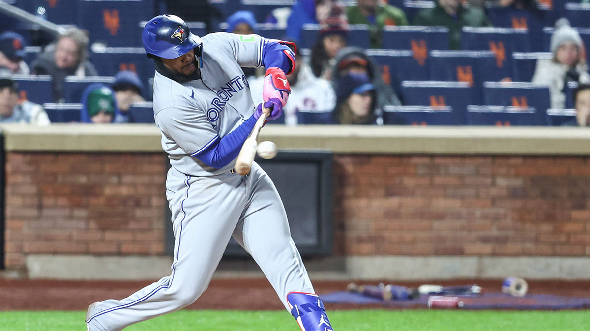 Toronto Blue Jays first baseman Vladimir Guerrero Jr. (27) hits an RBI single in the fifth inning against the New York Mets at Citi Field.