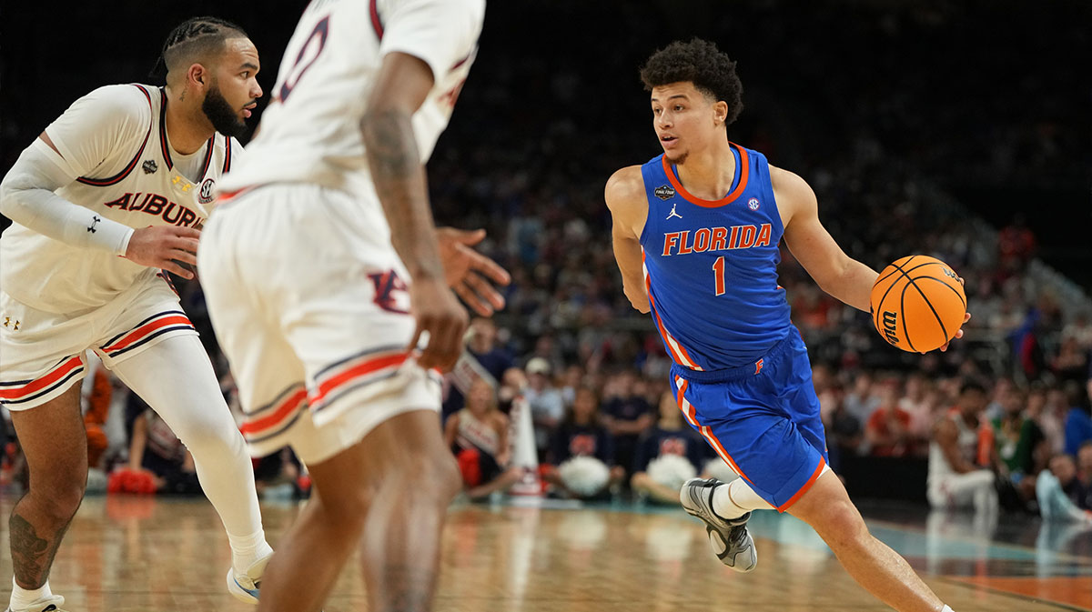 Florida Gators guard Walter Clayton Jr. (1) dribbles the ball against the Auburn Tigers during the second half in the semifinals of the men's Final Four of the 2025 NCAA Tournament at the Alamodome.