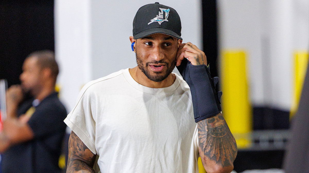 Golden State Warriors guard Gary Payton II (0) arrives at the arena before the game against the New Orleans Pelicans at Smoothie King Center.