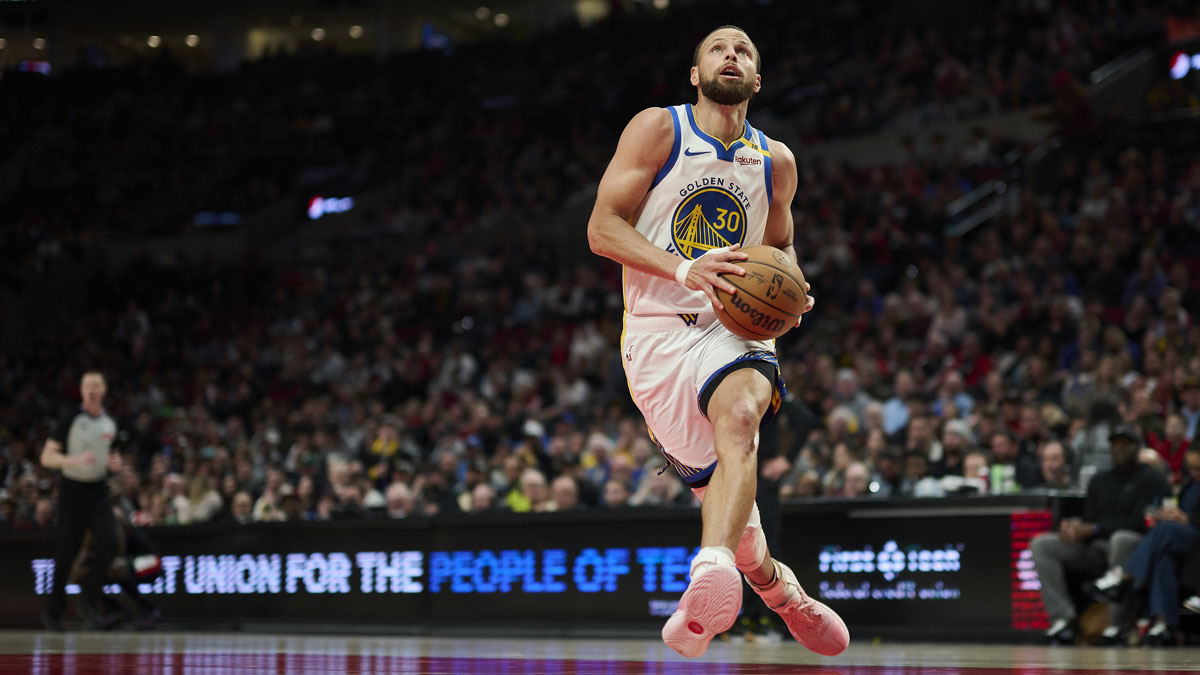 Golden State Warriors guard Stephen Curry (30) scores on a fast break during the second half against the Portland Trail Blazers at Moda Center.
