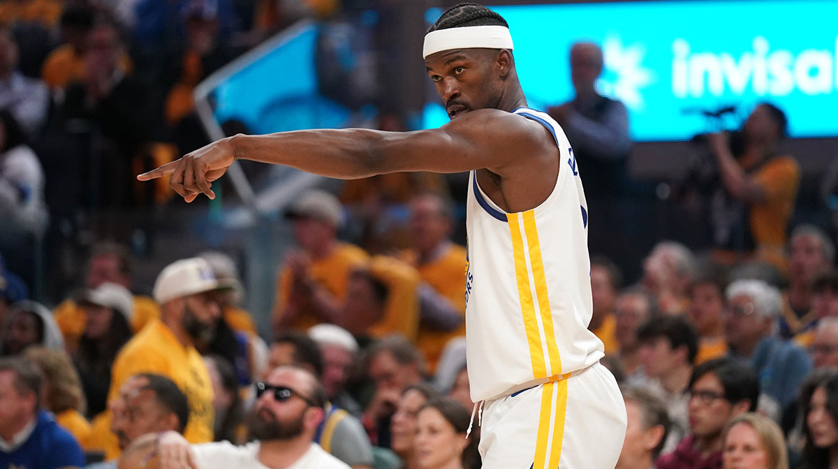 Warriors forward Jimmy Butler III (10) directs teammates before a play against the Memphis Grizzlies in the third quarter at the Chase Center
