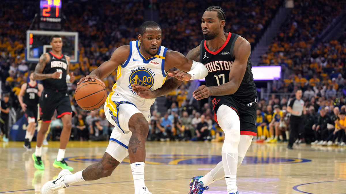 Warriors forward Jonathan Kuminga (00) dribbles against Houston Rockets forward Tari Eason (17)