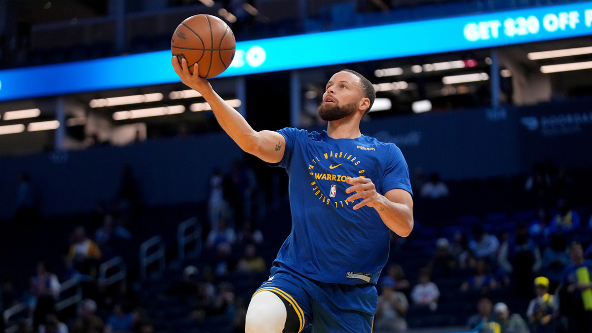 Warriors guard Stephen Curry (30) warms up