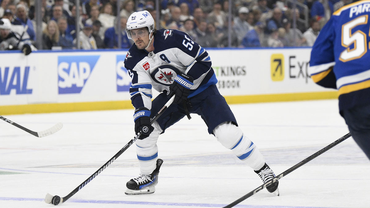 Jets’ Mark Scheifele exits Game 5 vs. Blues after vicious hit