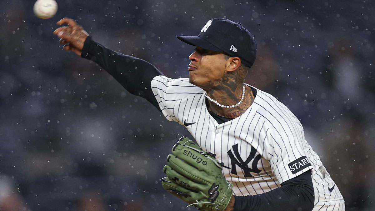 New York Yankees starting pitcher Marcus Stroman (0) delivers a pitch during the first inning against the San Francisco Giants at Yankee Stadium.