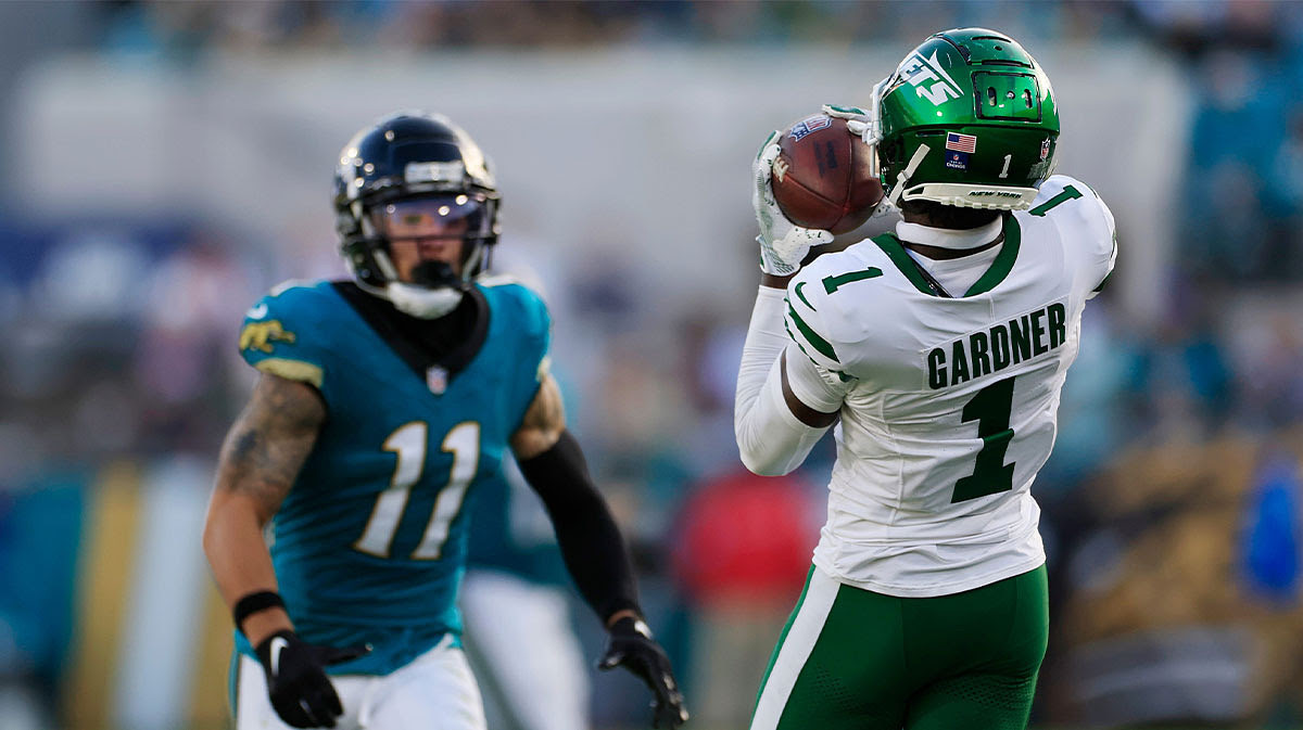 New York Jets cornerback Sauce Gardner (1) hauls in an interception against Jacksonville Jaguars wide receiver Parker Washington (11) during the fourth quarter.