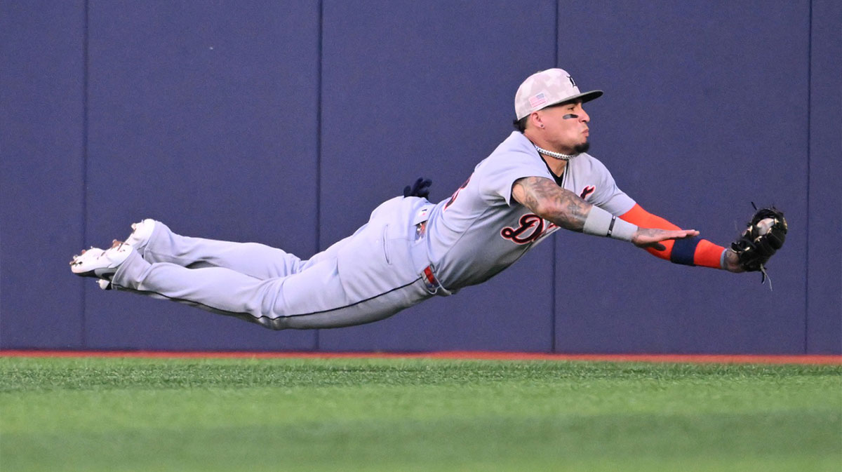 AJ Hinch drops truth bomb on Javier Baez’s center field move