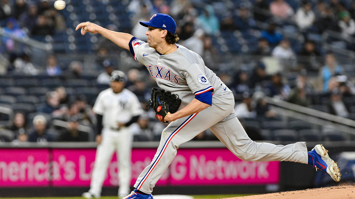 Texas Rangers pitcher Jacob deGrom (48) pitches against the New York Yankees during the first inning at Yankee Stadium.