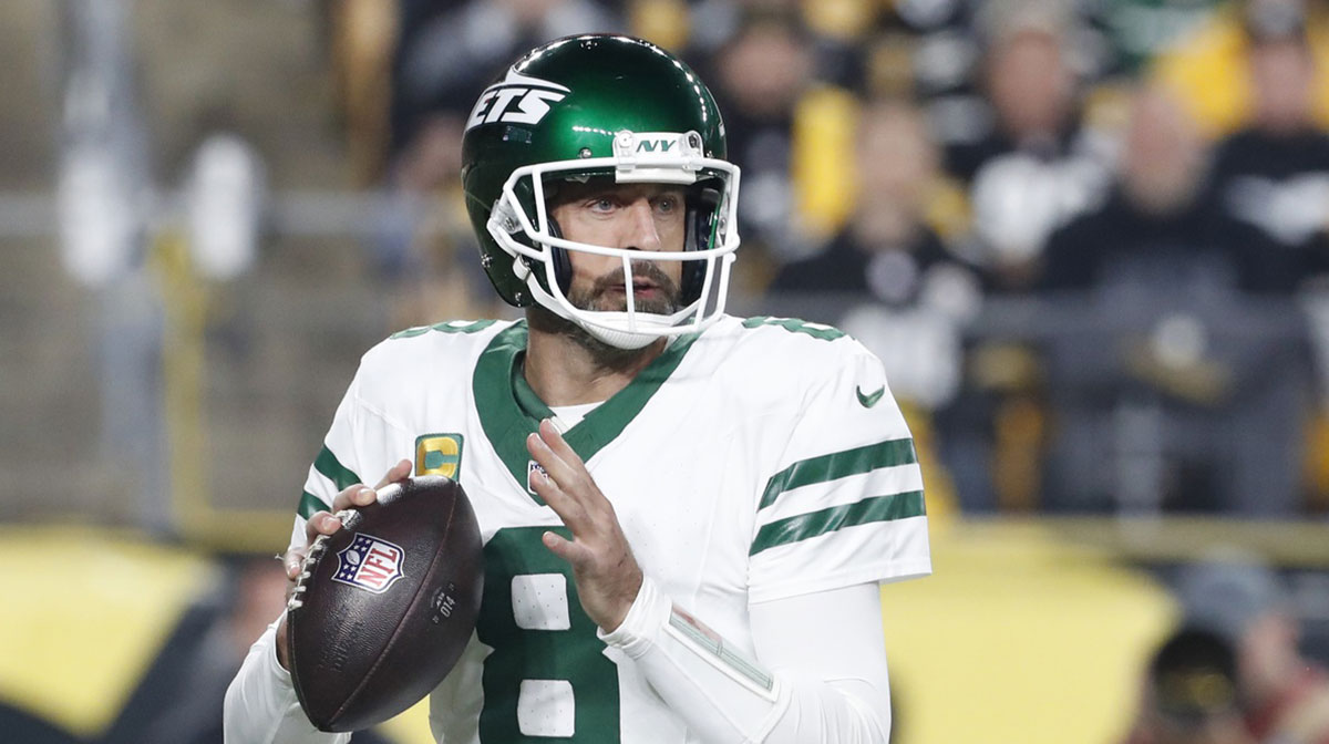 New York Jets quarterback Aaron Rodgers (8) looks to pass against the Pittsburgh Steelers during the first quarter at Acrisure Stadium.