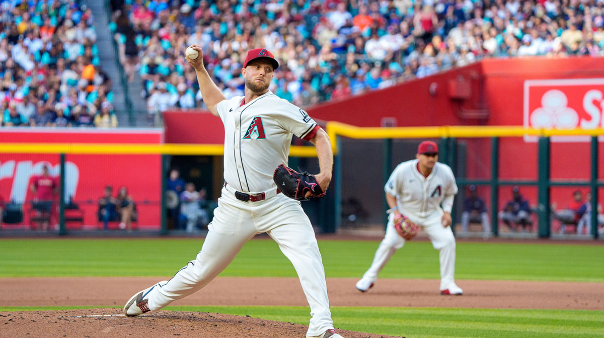 Diamondbacks fans implement hilarious pickle strategy to help Merrill Kelly