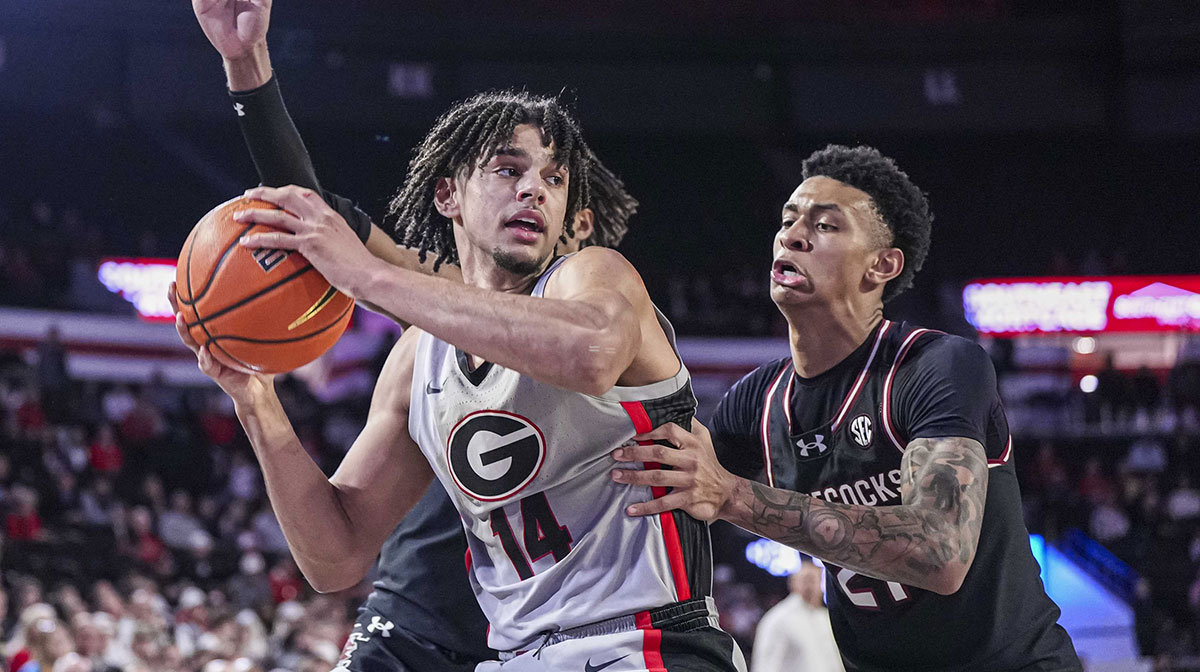 Georgia Bulldogs forward Asa Newell (14) controls the ball in front of South Carolina Gamecocks guard Arden Conyers (21) during the second half at Stegeman Coliseum.
