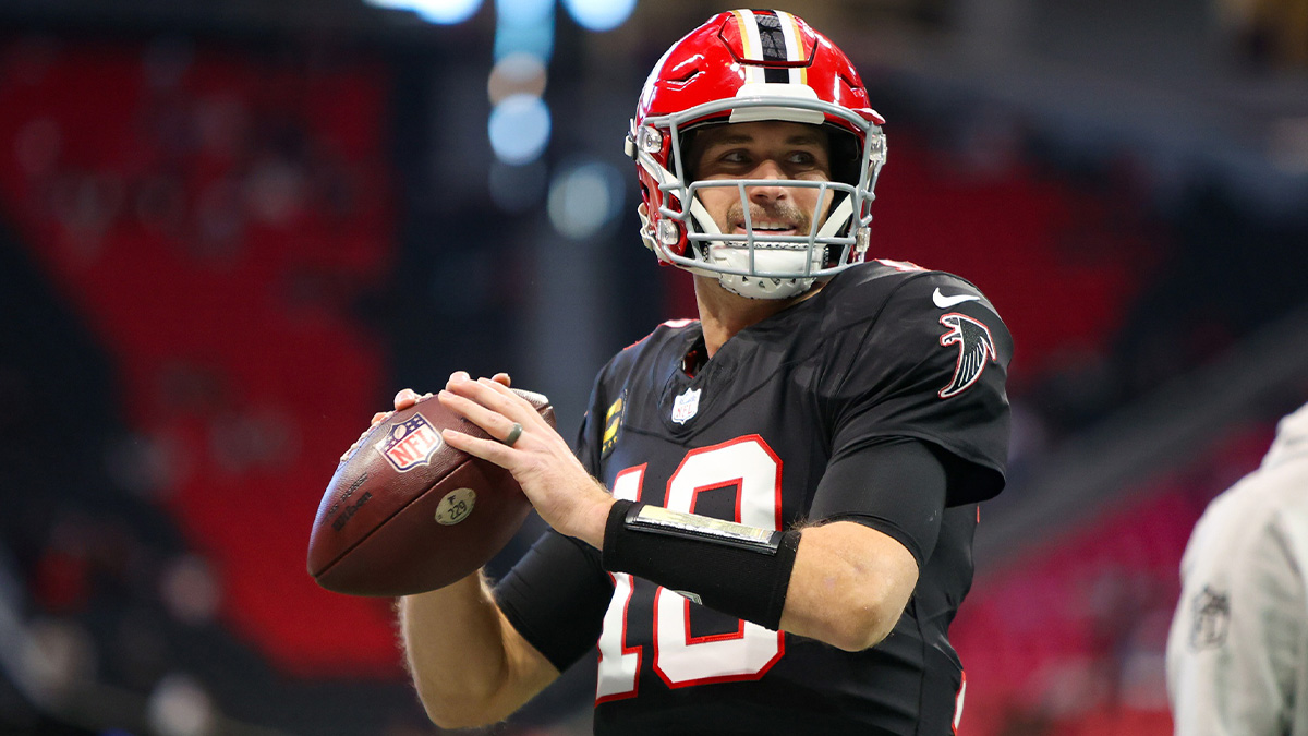 Atlanta Falcons quarterback Kirk Cousins (18) prepares for a game against the New York Giants at Mercedes-Benz Stadium.