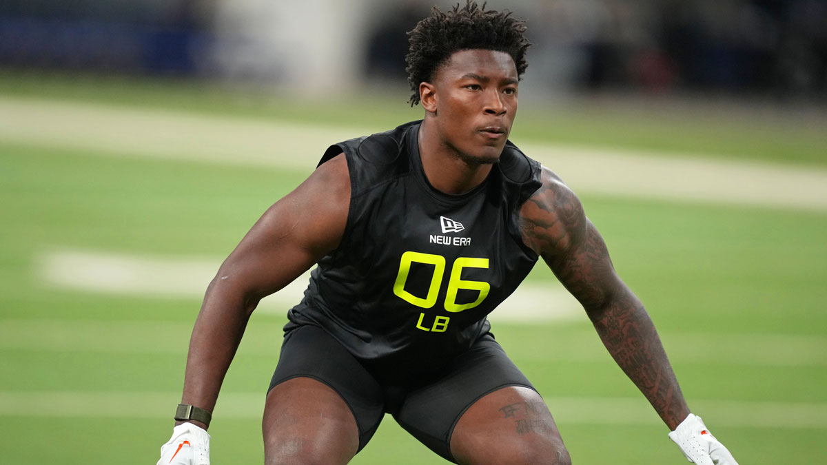 Clemson linebacker Barrett Carter (LB06) participates in drills during the 2025 NFL Combine at Lucas Oil Stadium.