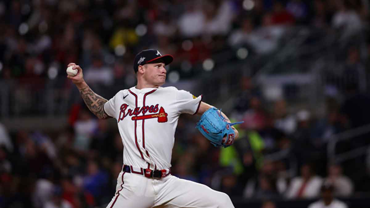 Atlanta Braves starting pitcher AJ Smith-Shawver (32) throws against the Cincinnati Reds in the seventh inning at Truist Park.