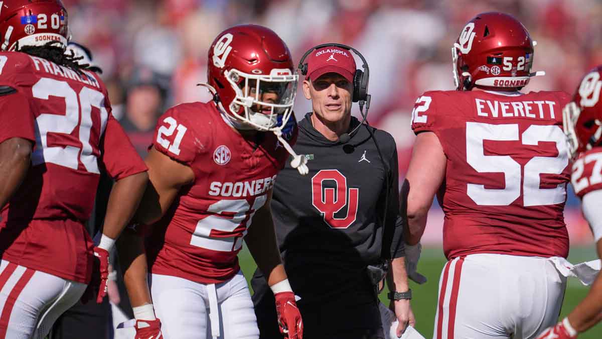 Oklahoma coach Brent Venables during the Armed Forces Bowl football game between the University of Oklahoma Sooners (OU) and the Navy Midshipmen at Amon G. Carter Stadium