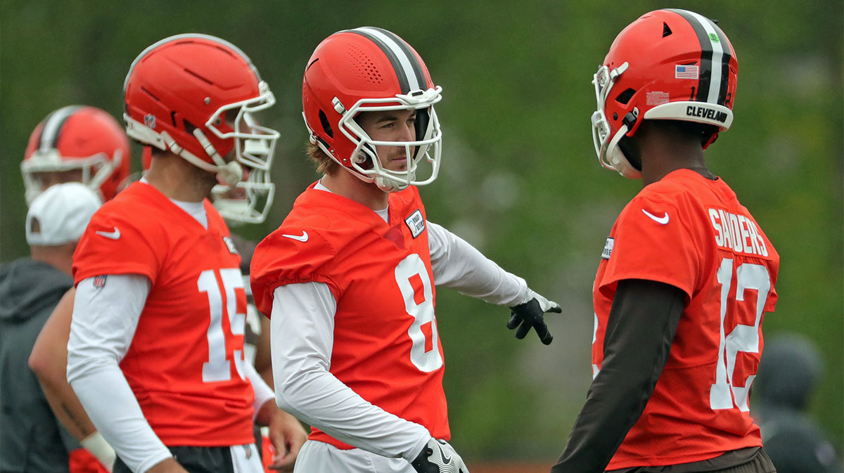 Cleveland Browns quarterback Kenny Pickett gestures to rookie Shedeur Sanders during an NFL practice at the Cleveland Browns training facility on Wednesday, May 28, 2025, in Berea, Ohio.