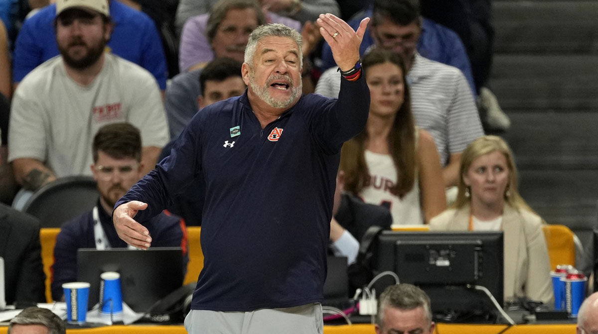 Auburn Tigers head coach Bruce Pearl reacts against the Florida Gators during the second half in the semifinals of the men's Final Four of the 2025 NCAA Tournament at Alamodome.