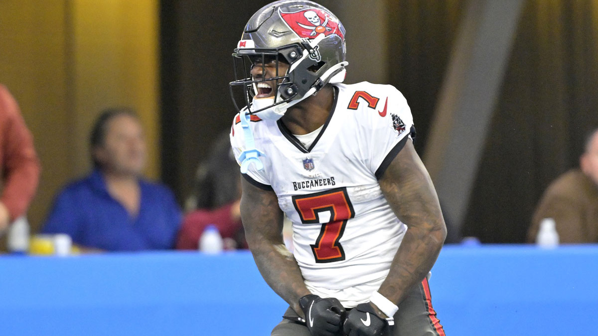 Tampa Bay Buccaneers running back Bucky Irving (7) celebrates after a 54-yard run in the second half against the Los Angeles Chargers at SoFi Stadium.
