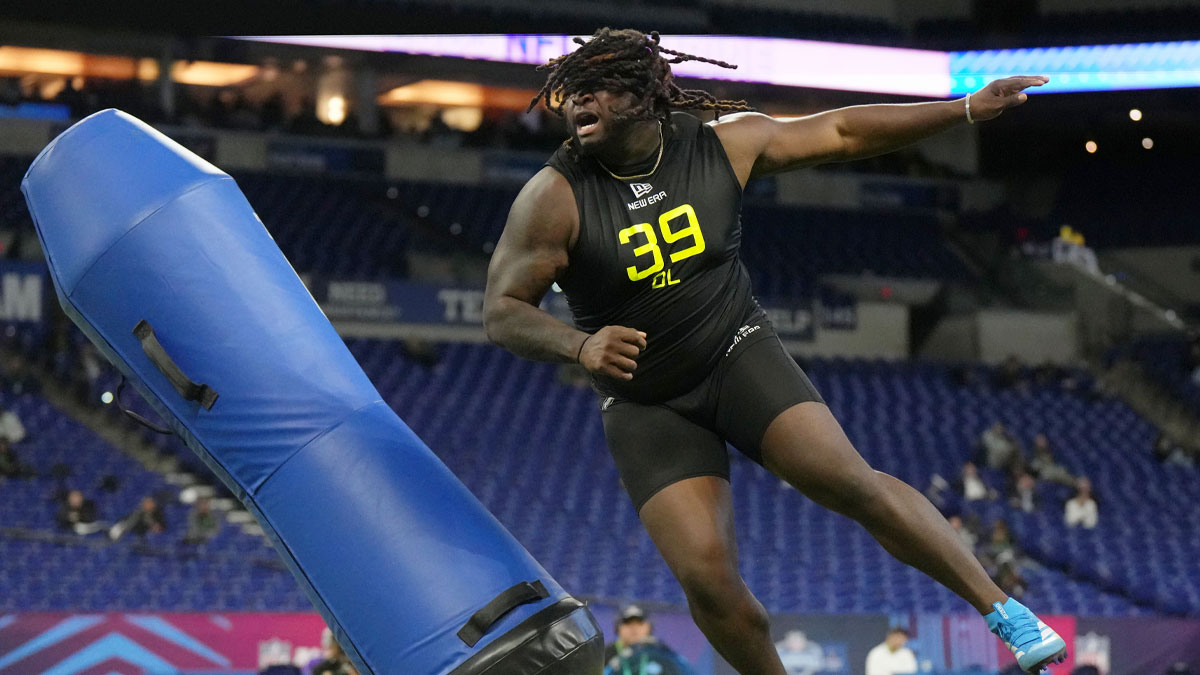 Feb 27, 2025; Indianapolis, IN, USA; Indiana defensive lineman CJ West (DL39) participates in drills during the 2025 NFL Combine at Lucas Oil Stadium. Mandatory Credit: Kirby Lee-Imagn Images