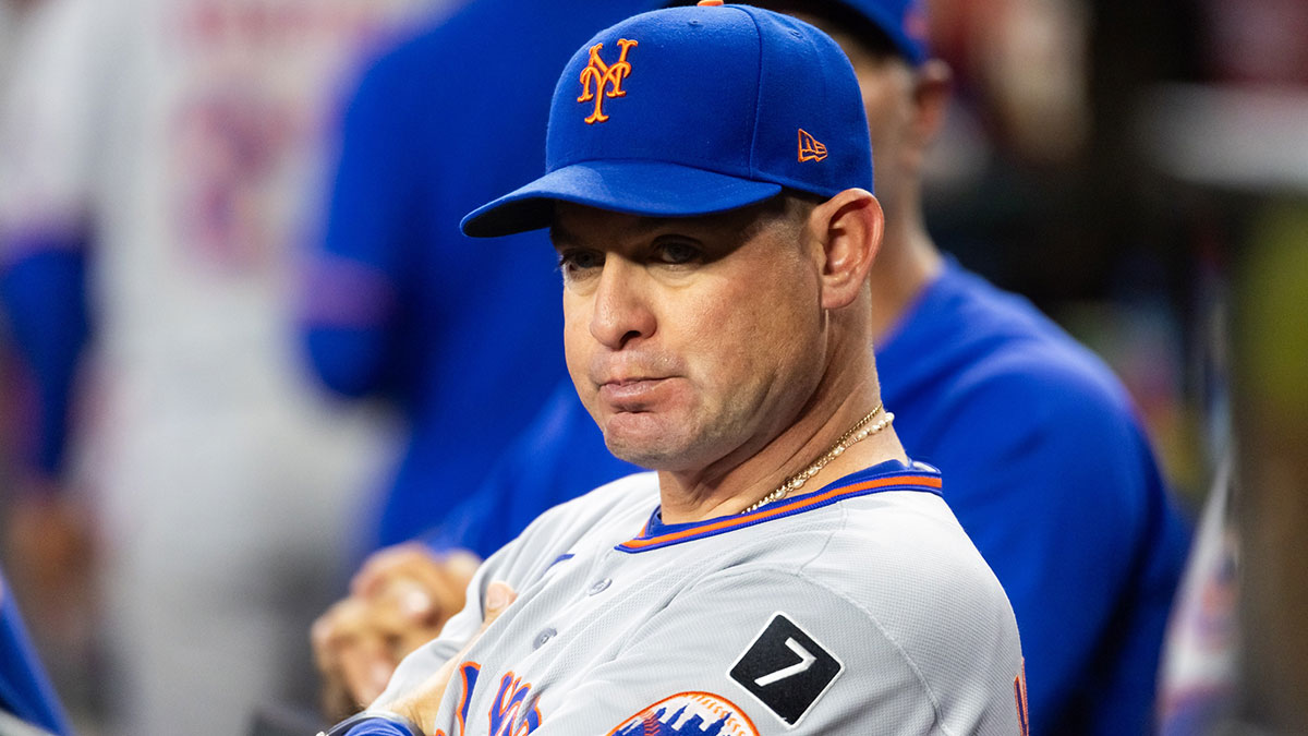 New York Mets manager Carlos Mendoza in the fifth inning against the Arizona Diamondbacks.