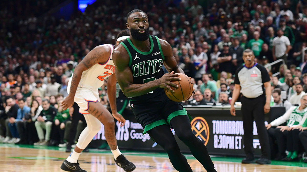 Boston Celtics guard Jaylen Brown (7) drives to the basket in the second half during game five of the second round for the 2025 NBA Playoffs against the New York Knicks at TD Garden.